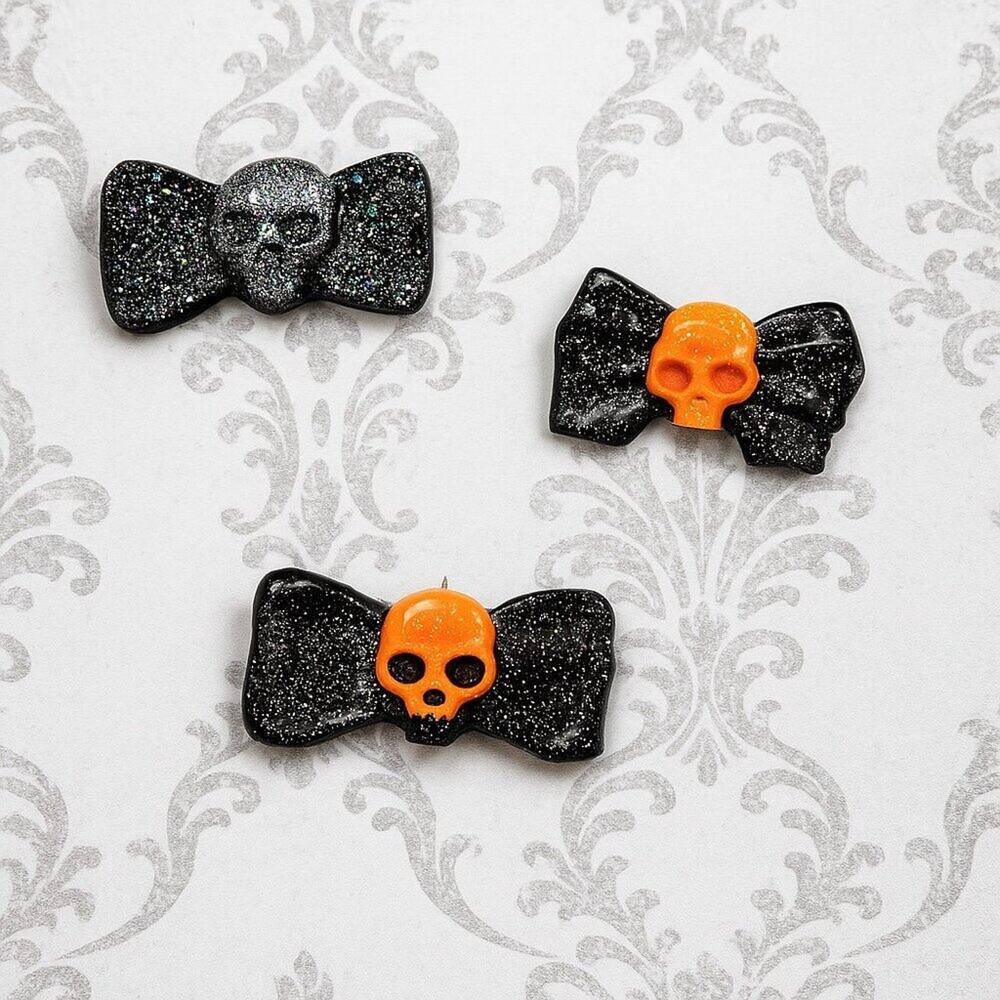 Black Glitter Resin Bow Tie Skull Pendant – Handmade Gothic Halloween Jewelry